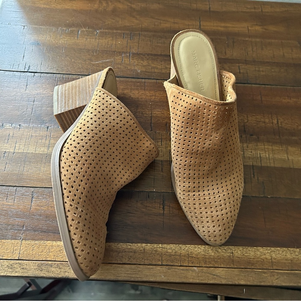 Marc Fisher Heeled Boots Tan size 9